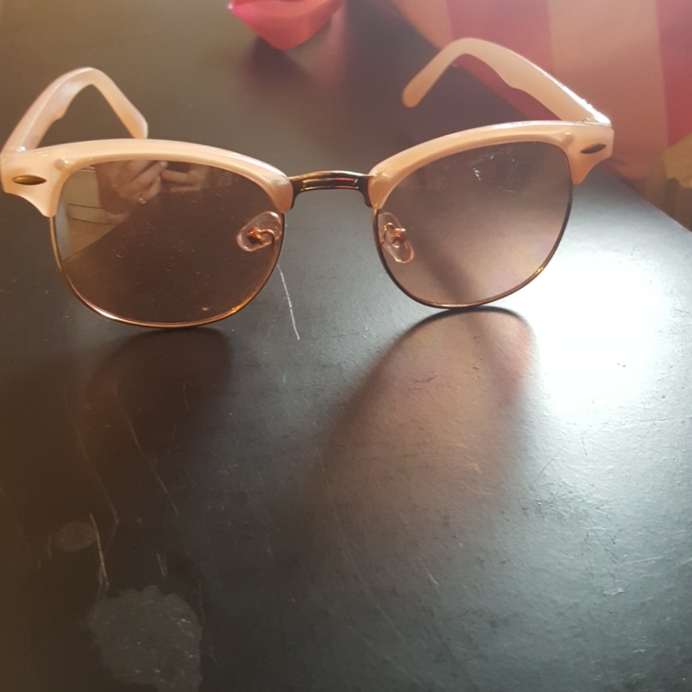 sunglasses - Picture 3 of 3